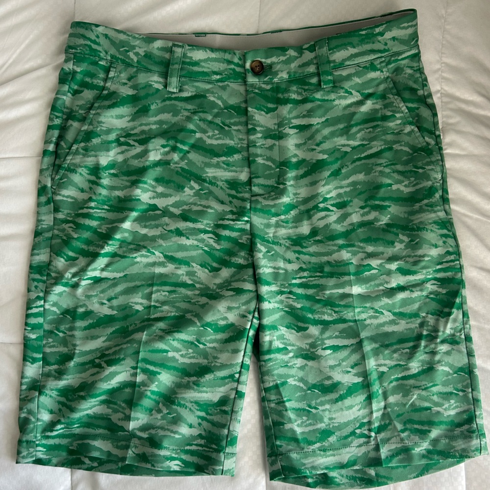 Green Camo Greg Norman Microlux Shorts EUC